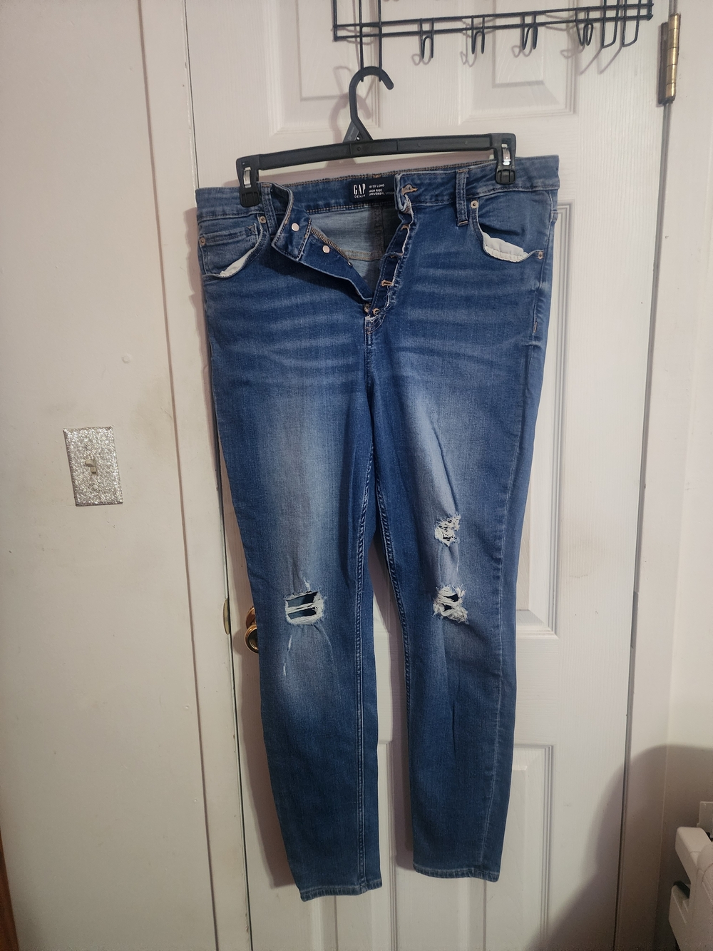 GAP Women’s Blue Distressed Skinny Jeans